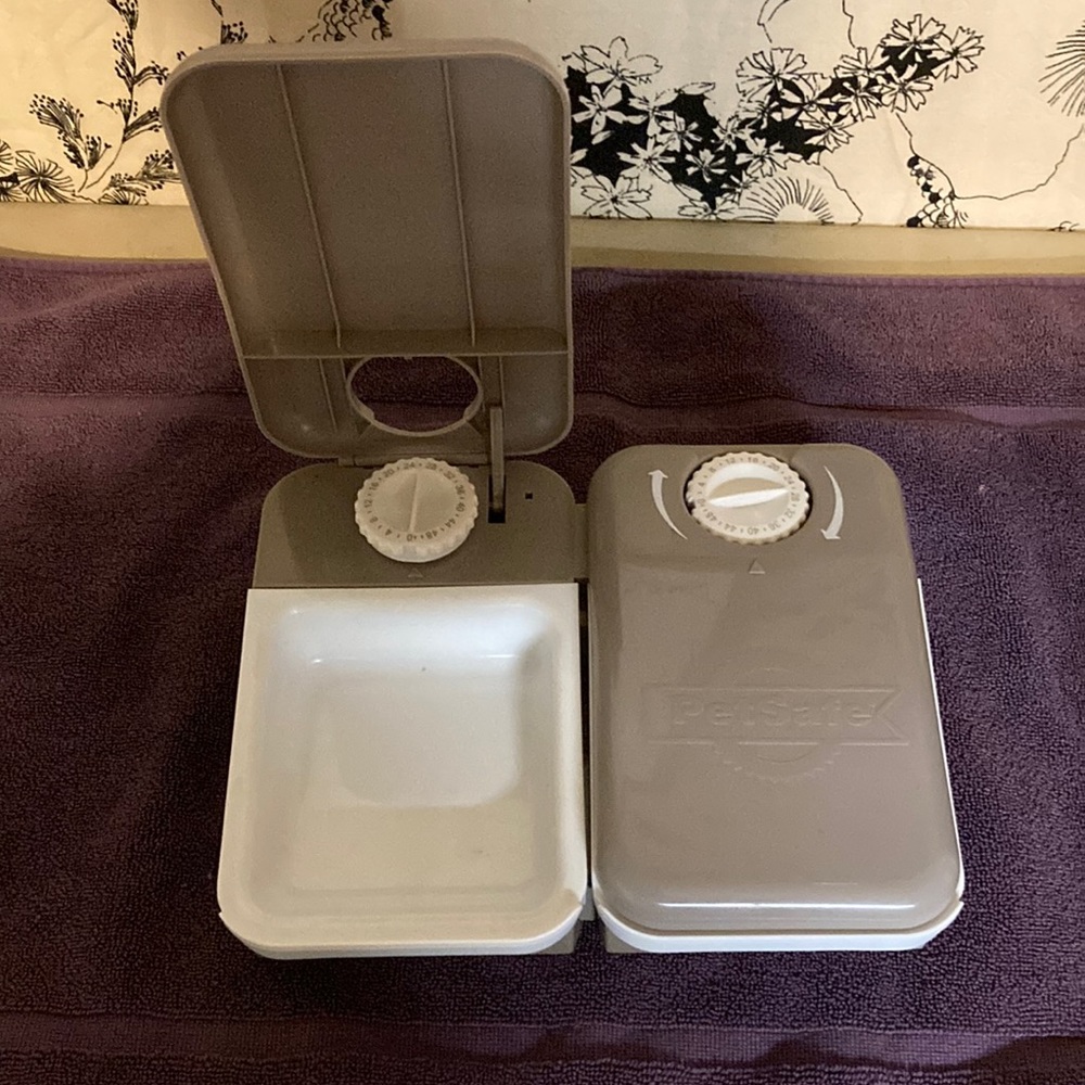 Pet Safe timed feeder